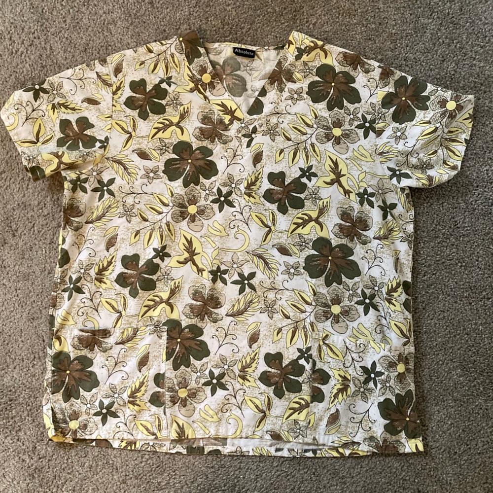 Absolute Floral Scrub top size L
